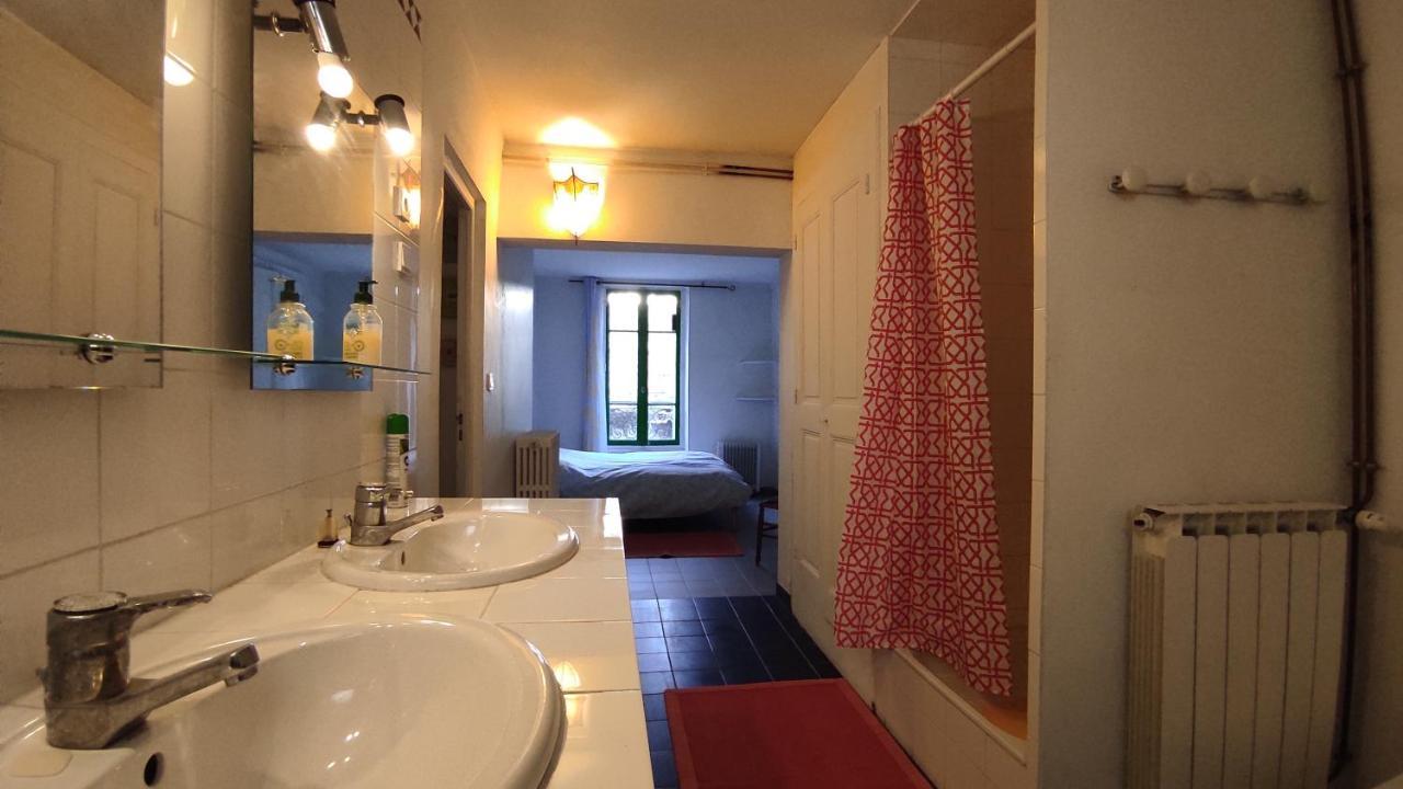Grande Maison Ancienne Simple Et Spacieuse. Vichy Eksteriør bilde